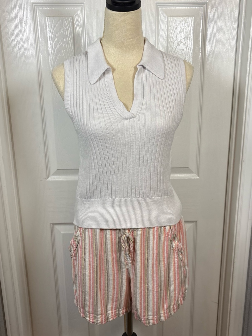 Old Navy White Sleeveless V-Neck Top Preppy Coastal Grandma